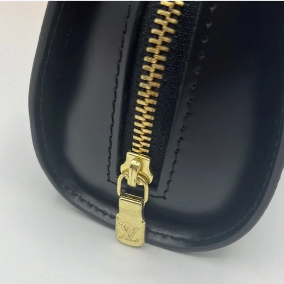 Louis Vuitton Dauphine Epi Clutch - Picture 4 of 12